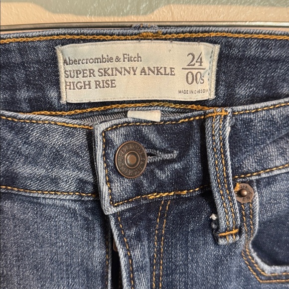 Abercrombie & Fitch Dark Blue Ankle Jeans - Picture 3 of 9